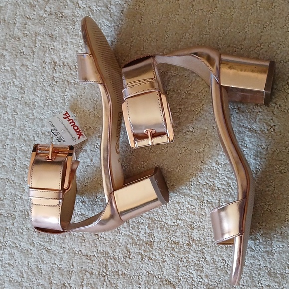 MICHAEL Michael Kors Shoes - Michael Kors copper metallic buckle chunky heels 6.5